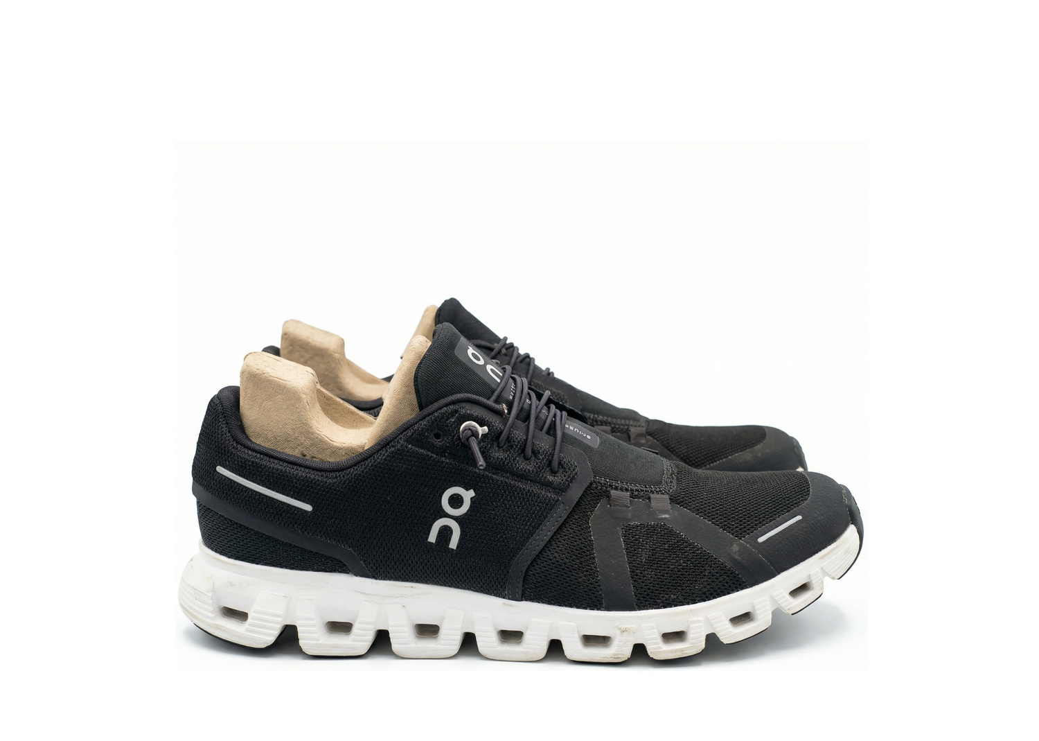 On Cloud 6 Siyah-Beyaz Spor Ayakkabı