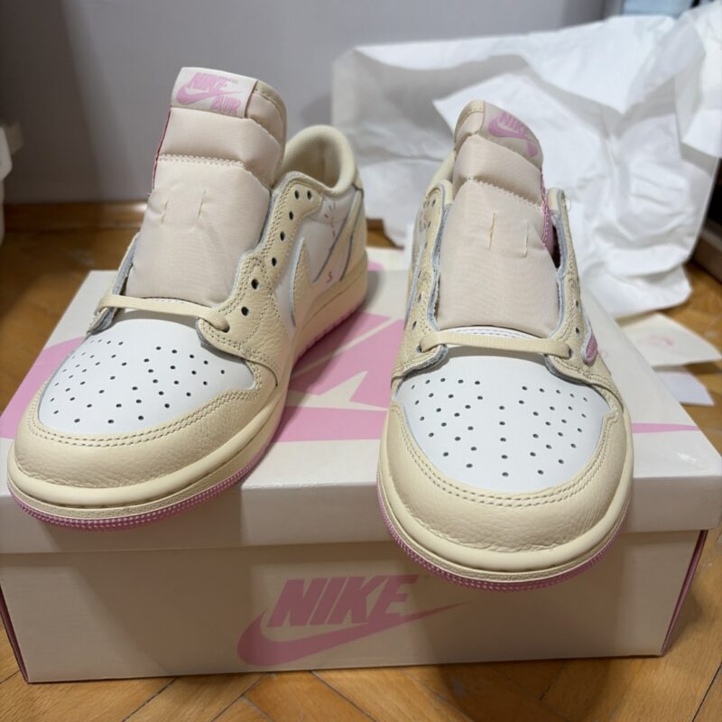 Nike Air Jordan 1 Retro Low OG SP Travis Scott Shy Pink 4
