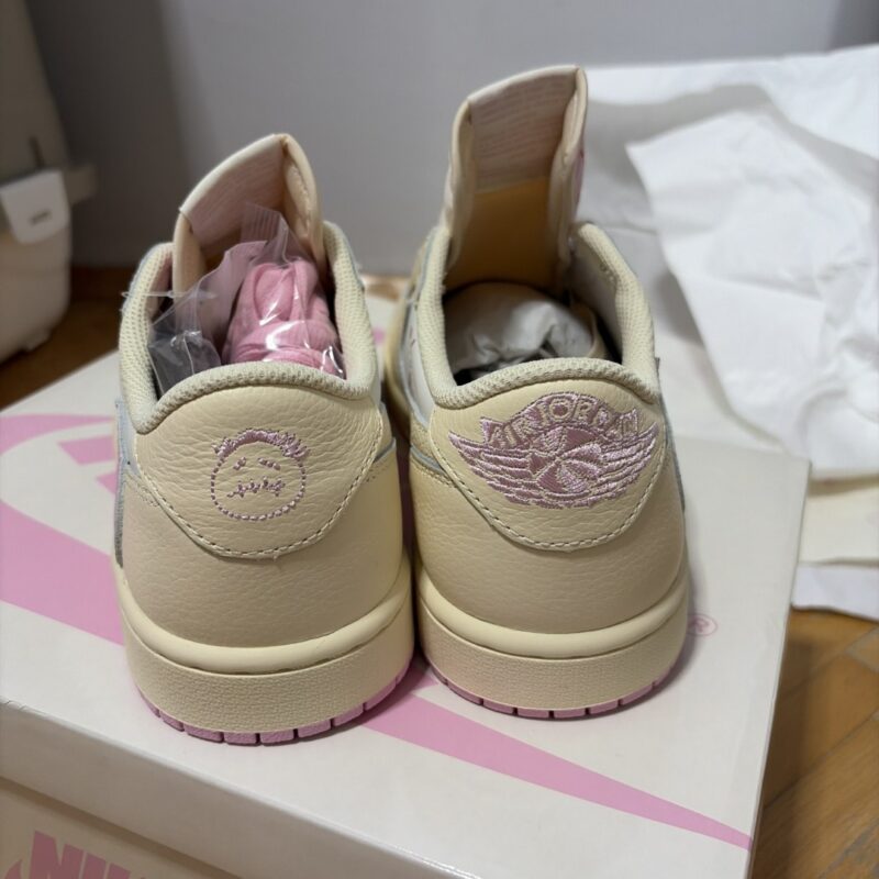 Nike Air Jordan 1 Retro Low OG SP Travis Scott Shy Pink 5