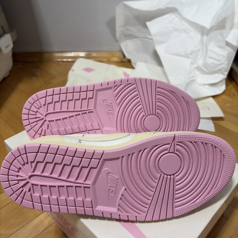 Nike Air Jordan 1 Retro Low OG SP Travis Scott Shy Pink 6