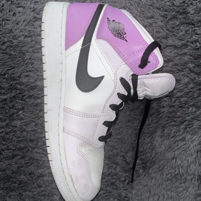 Air Jordan 1 Mid Barely Grape (GS) 2