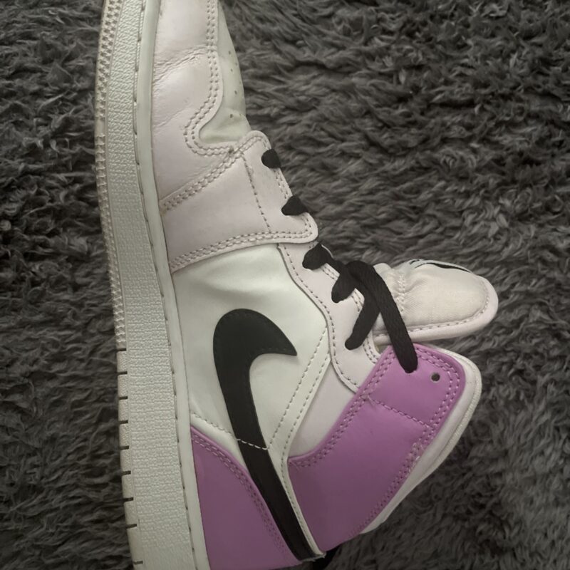 Air Jordan 1 Mid Barely Grape (GS) 3
