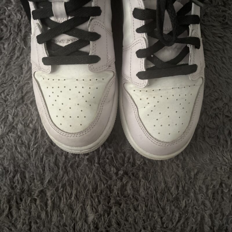 Air Jordan 1 Mid Barely Grape (GS) 4