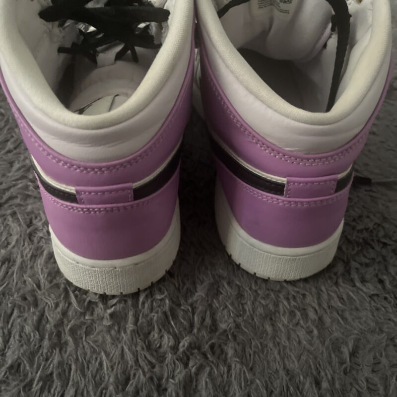 Air Jordan 1 Mid Barely Grape (GS) 5