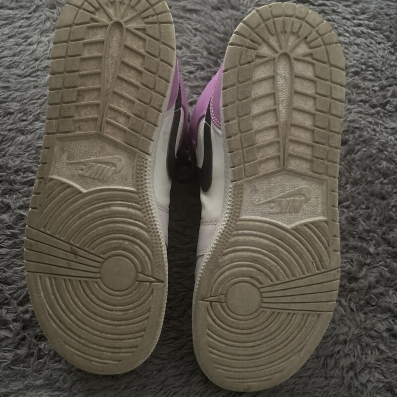 Air Jordan 1 Mid Barely Grape (GS) 6