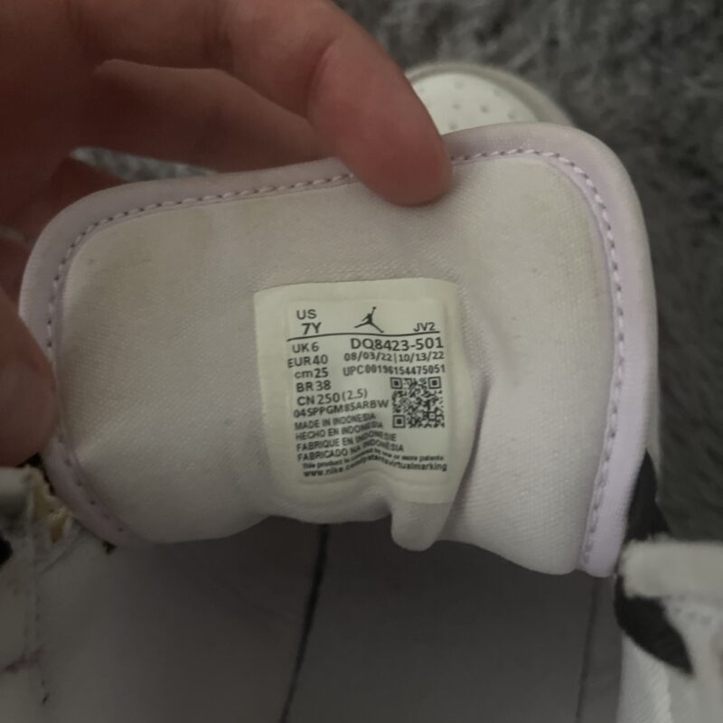 Air Jordan 1 Mid Barely Grape (GS) 7