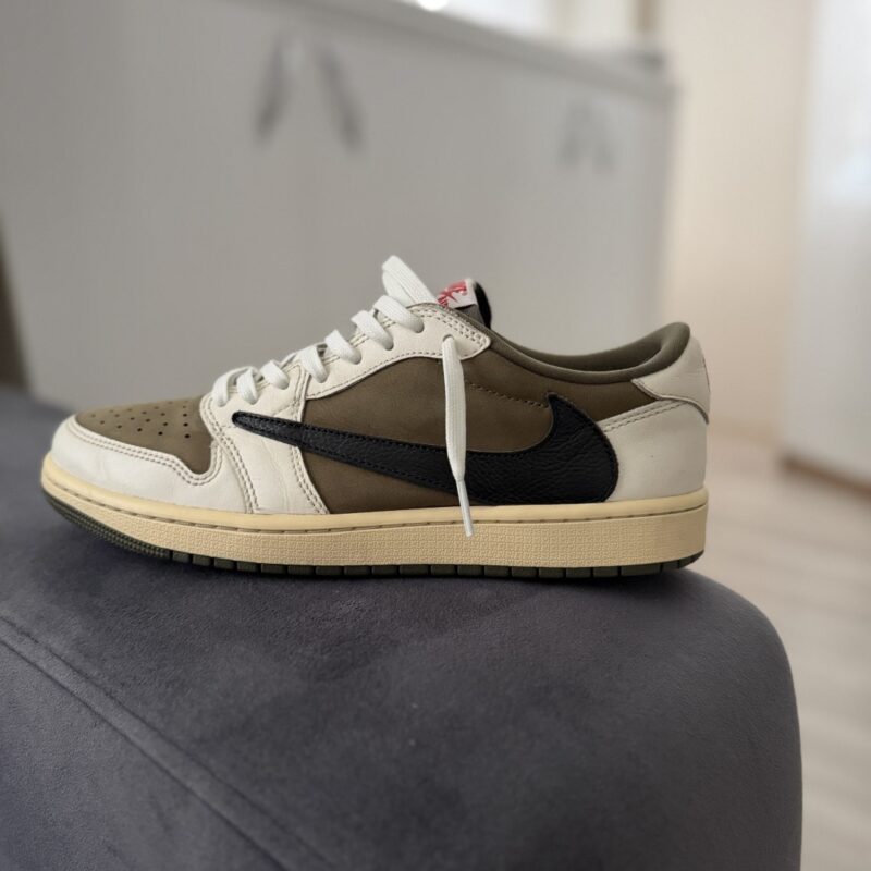 J1 low travis scott medium olive 2