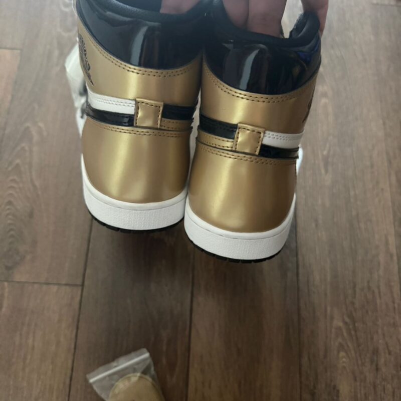 Jordan 1 Retro High Patent Gold Toe 5