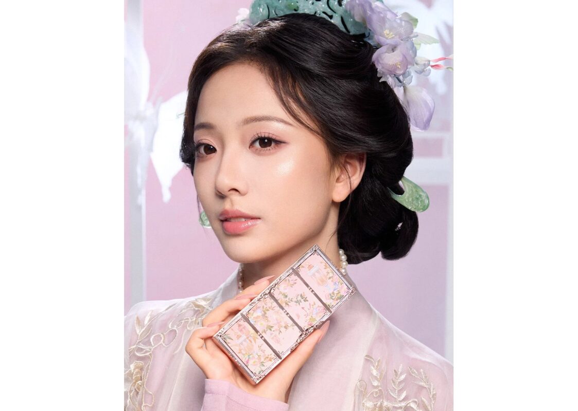 Flower Knows Butterfly Cloud Collar Highlight & Contour Palette – Tawny Tea 8