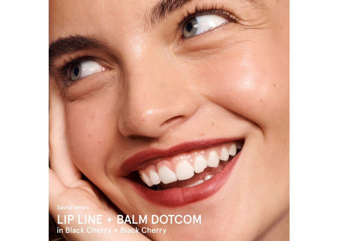 Glossier Lip Line Enhancing Hydrating Longwear Lip Liner Pencil Black Cherry 5