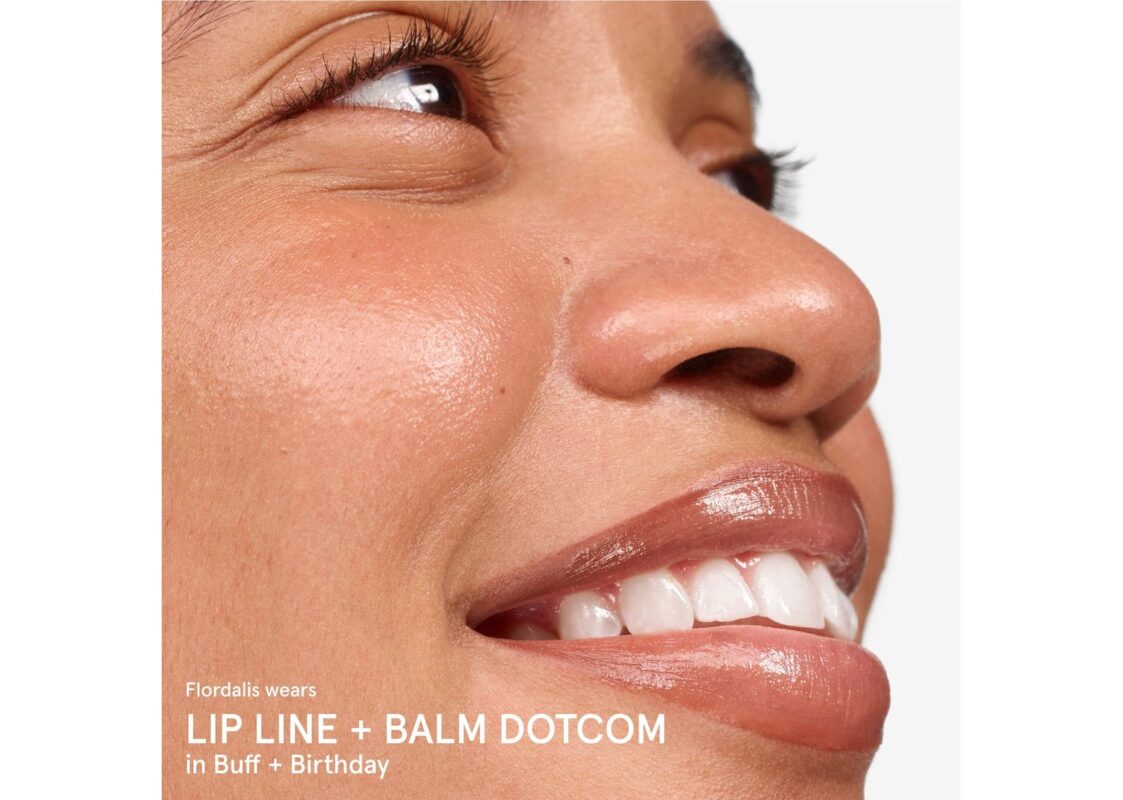 Glossier Lip Line Enhancing Hydrating Longwear Lip Liner Pencil Buff 9