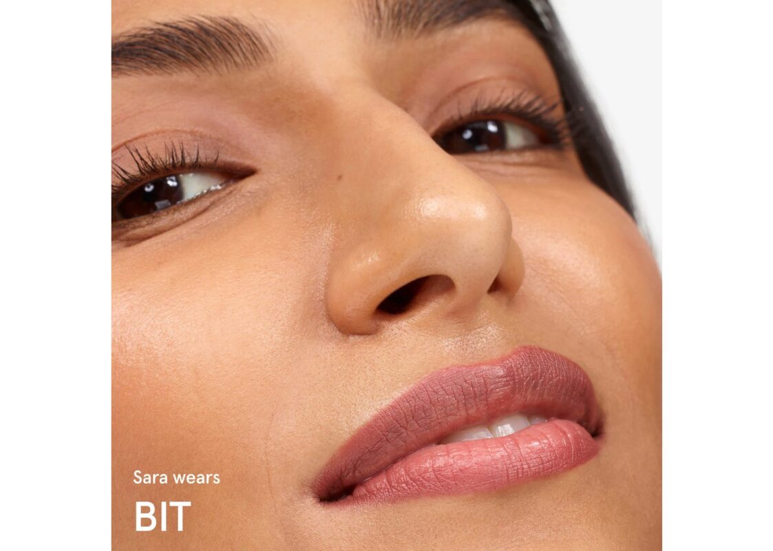 Glossier Lip Line Enhancing Longwear Lip Liner Bit 6