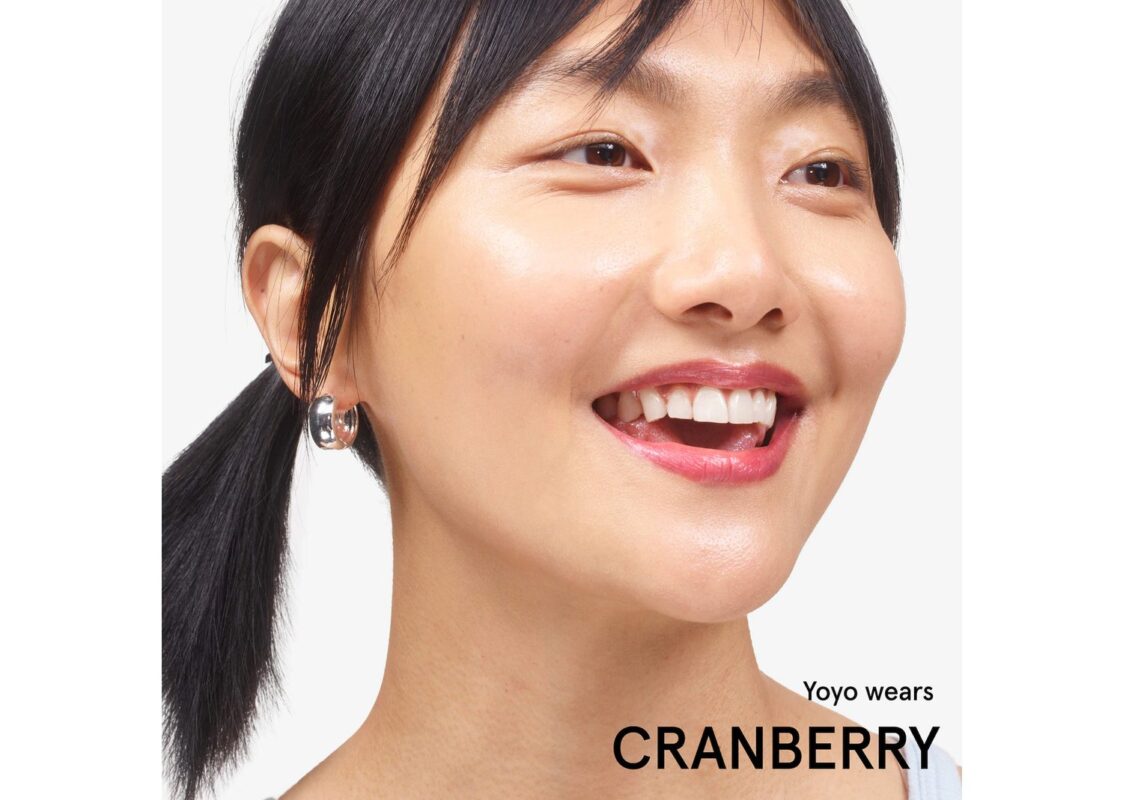 Glossier Ultralip High Shine Lipstick Cranberry 3