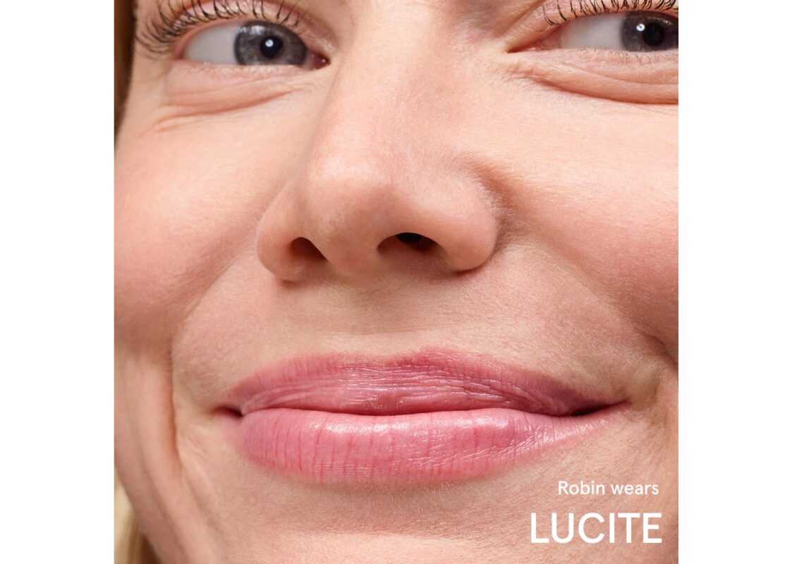 Glossier Ultralip High Shine Lipstick Lucite 8