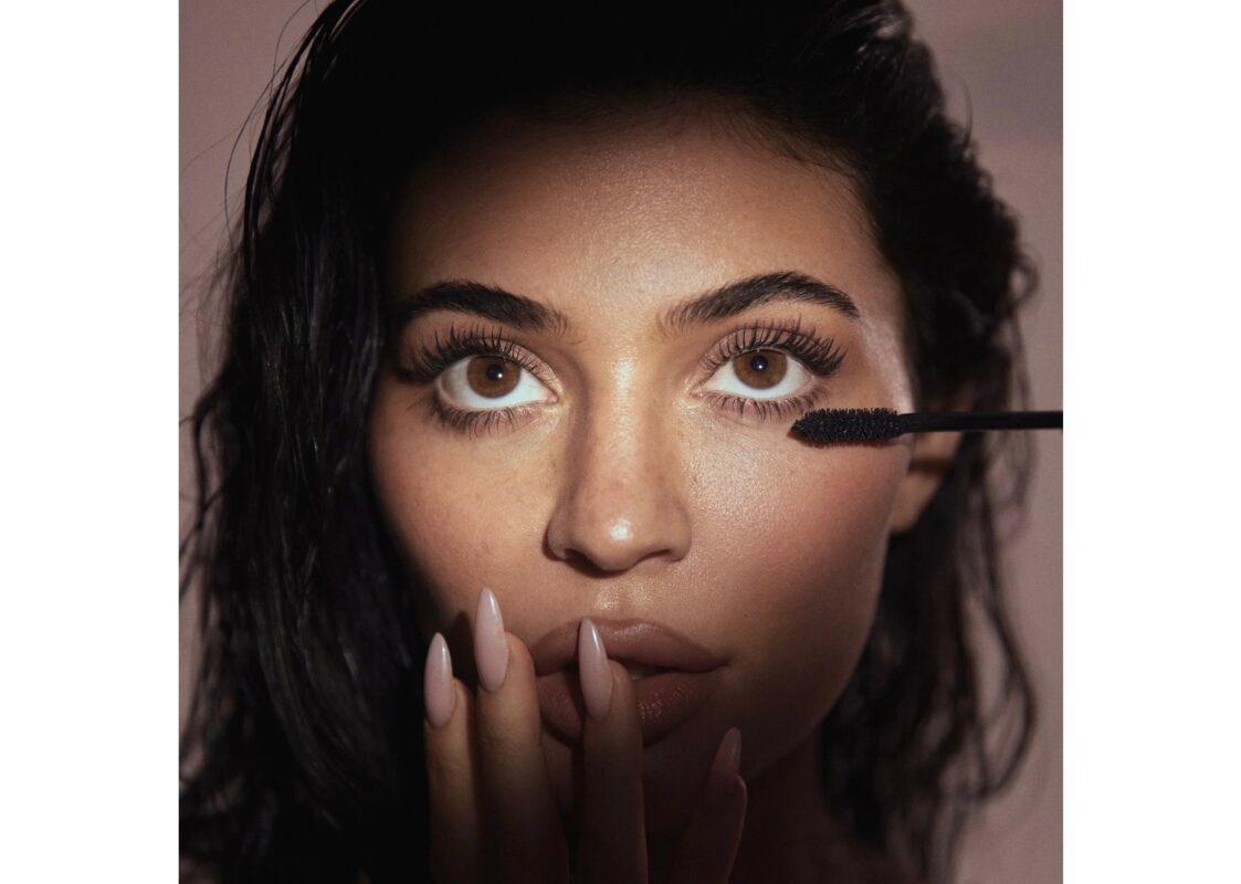 Kylie Cosmetics Kylash Volume Mascara Extra Black 7