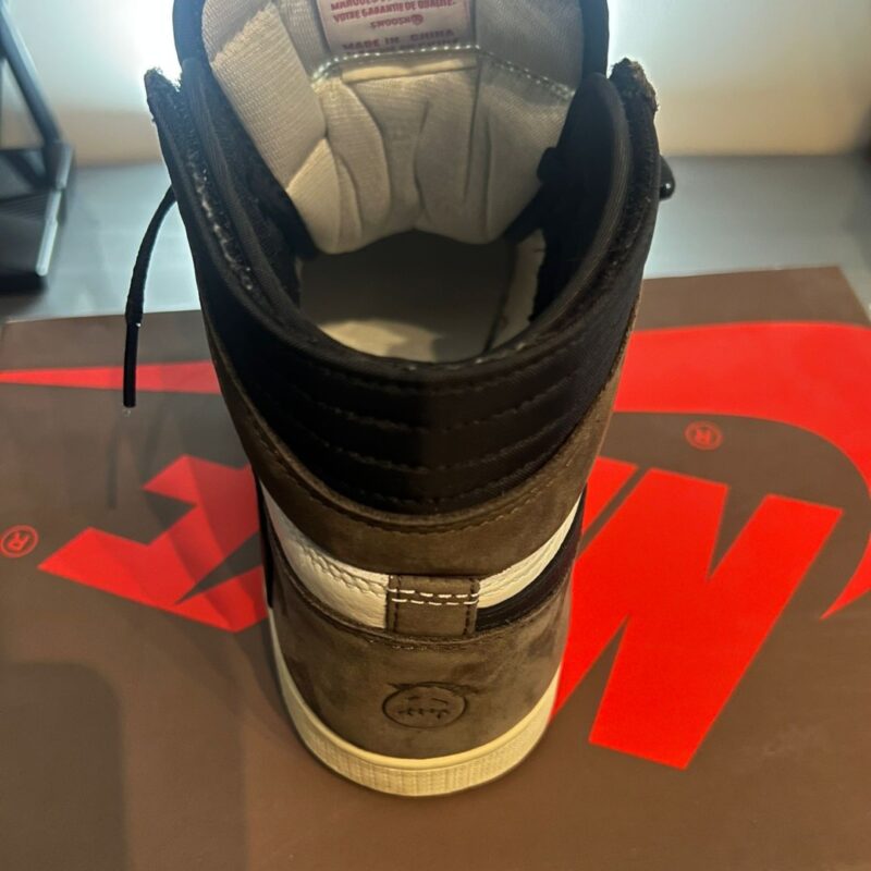 Travis Scott mocha high 5