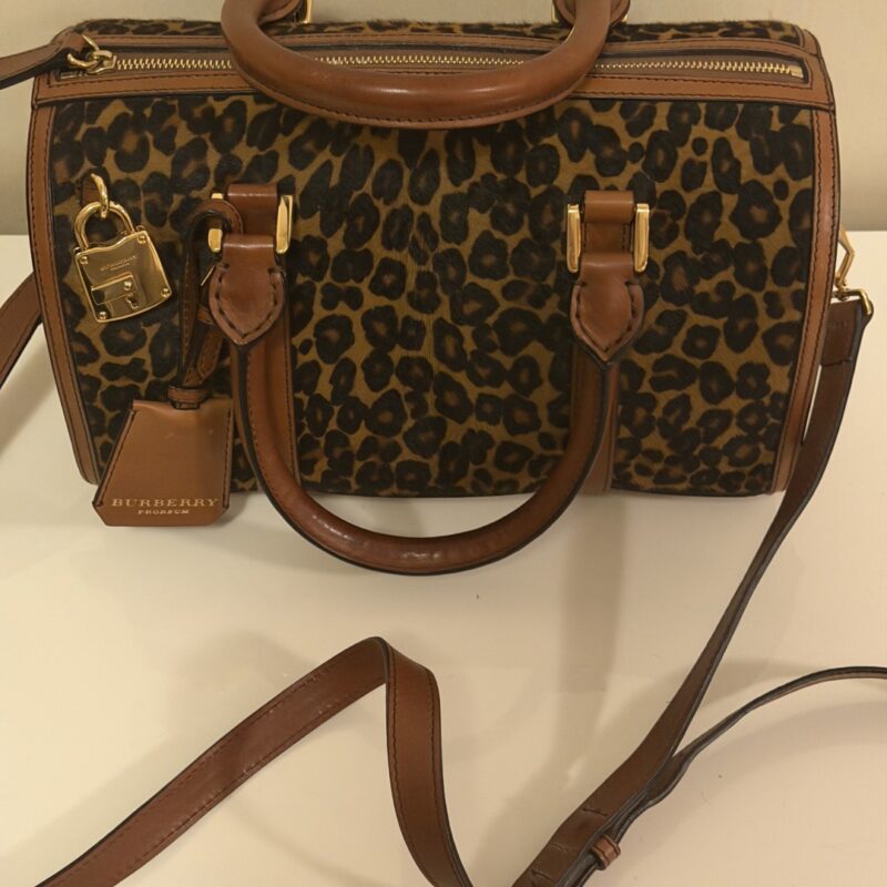 Burberry leopar desenli çanta 2