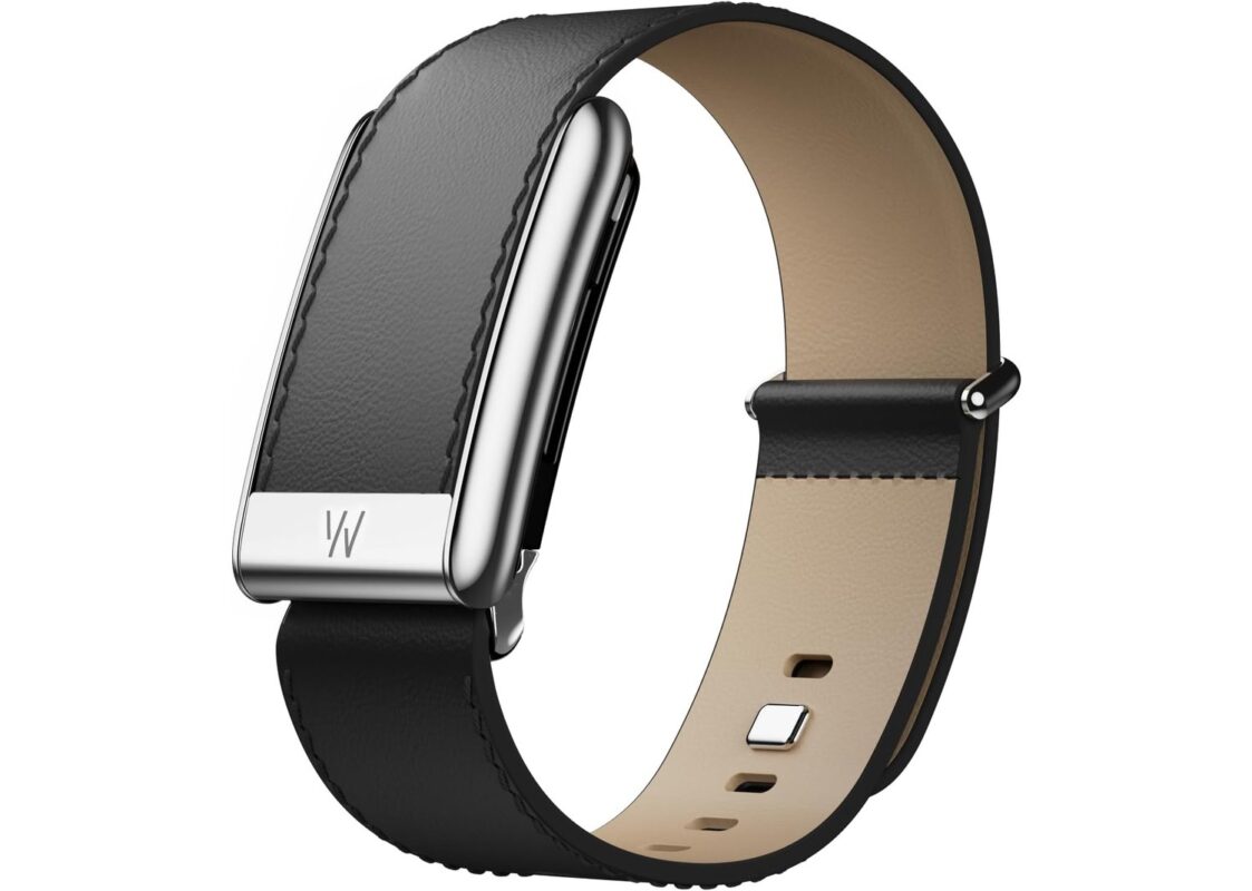 WHOOP 5.0 LeatherLuxe Band Black/Cream with Titanium – One/Peak 3