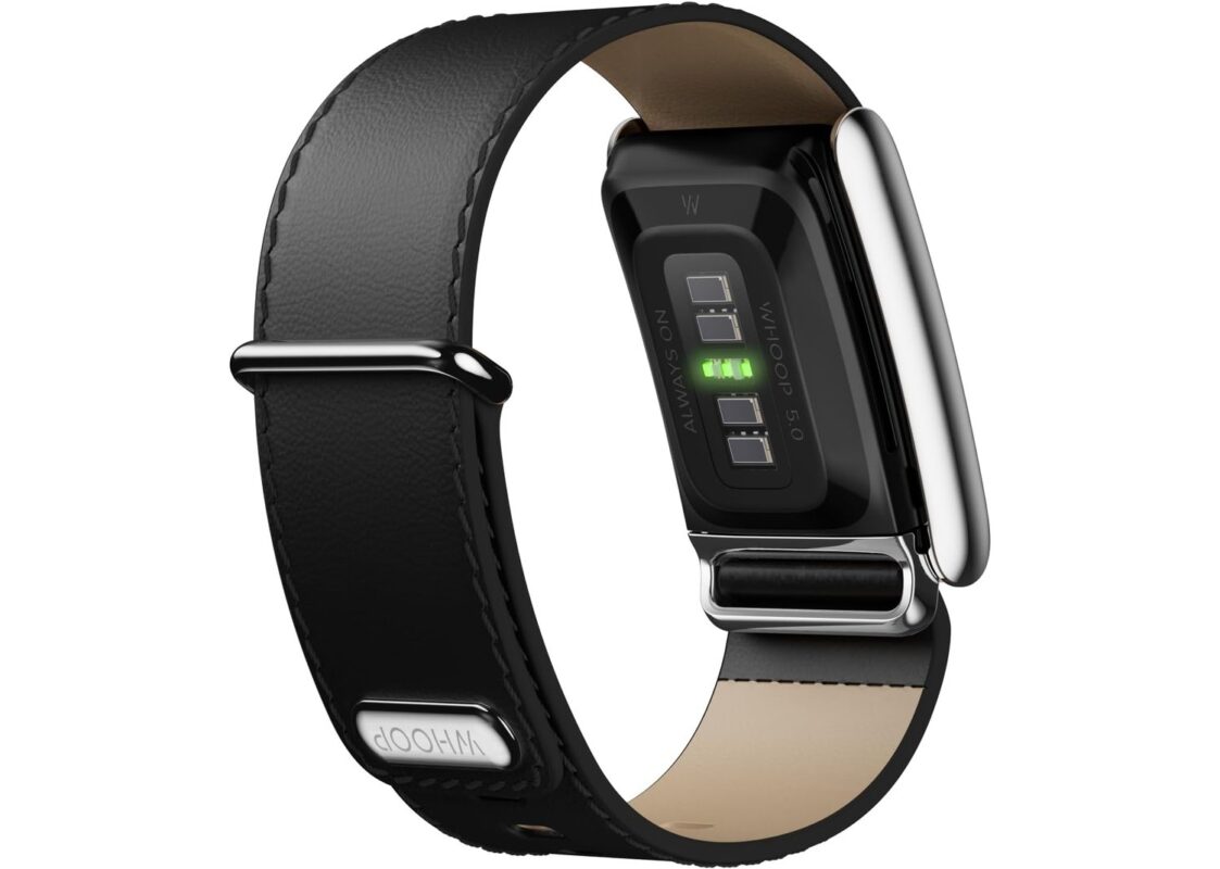 WHOOP 5.0 LeatherLuxe Band Black/Cream with Titanium – One/Peak 5