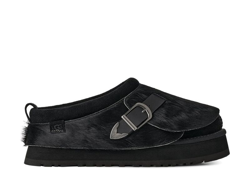 UGG Tazz Western Black yandan, kıl dokulu siyah üst ve metal tokalı kayış