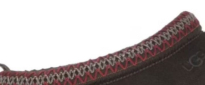 UGG Tazz II Dusted Cocoa örgü yaka yakın plan, bordo ve krem