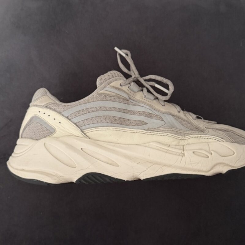 Yeezy 700 static 2