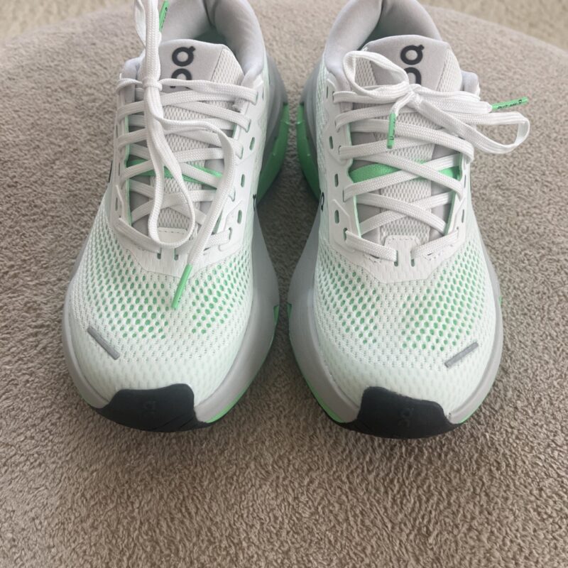 On Running Cloudrunner 3 Max 4